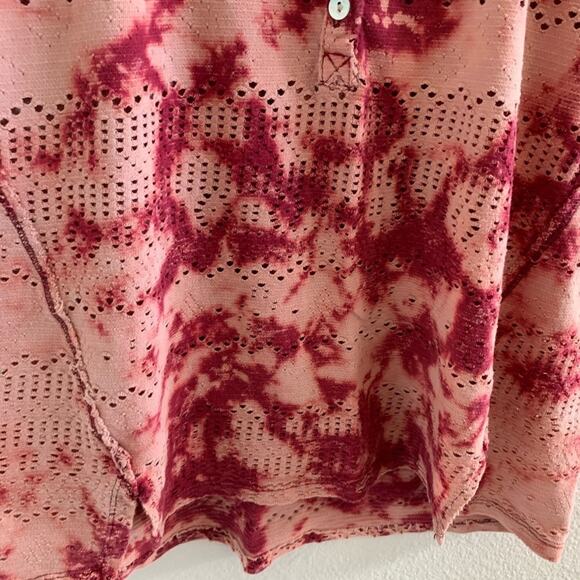 Free People We the Free Quarter Button Red Pink Tie Dye Top Small - Picture 5 of 6